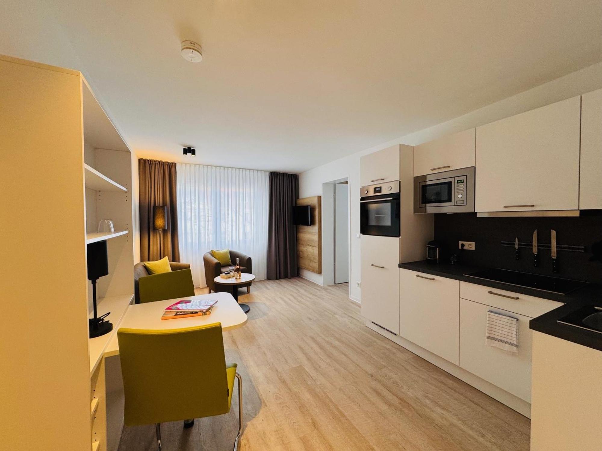 Adapt Aparthotel *